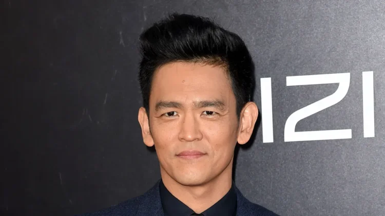 John Cho e Katherine Waterston vão estrelar filme de terror ‘They Listen’