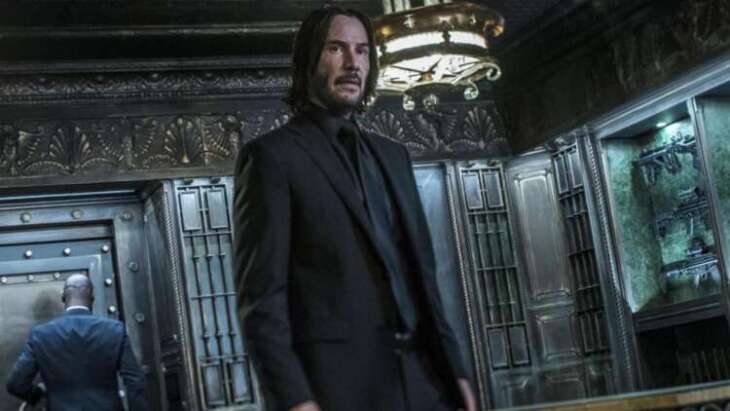 John Wick 4: Keanu Reeves usa nova arma em imagem inédita