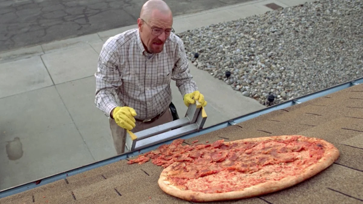 Breaking Bad: Criador revela mistério sobre a pizza arremessada por Walter