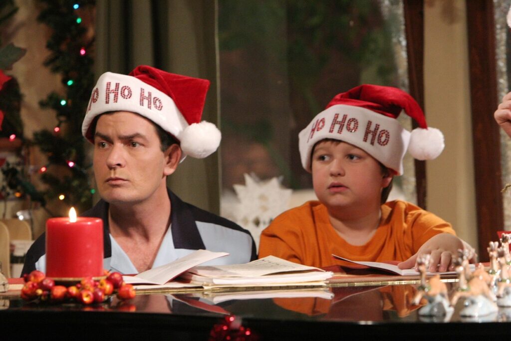 Dois Homens e Meio: Os 7 melhores episódios de Natal da série