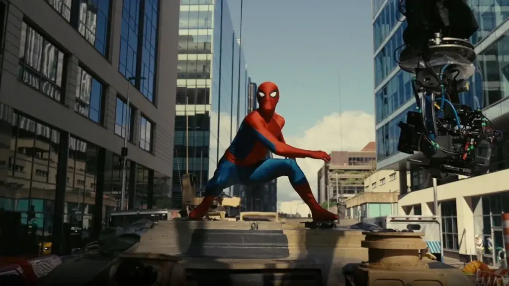 Símbolo misterioso em tanque agita teorias sobre Homem-Aranha: Um Novo Dia