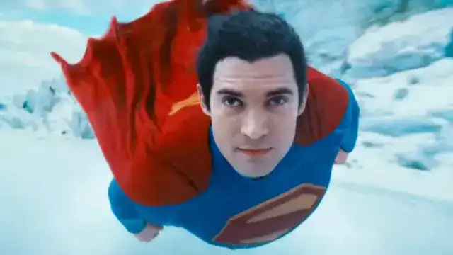 James Gunn divulga foto de Superman e Supergirl nos bastidores
